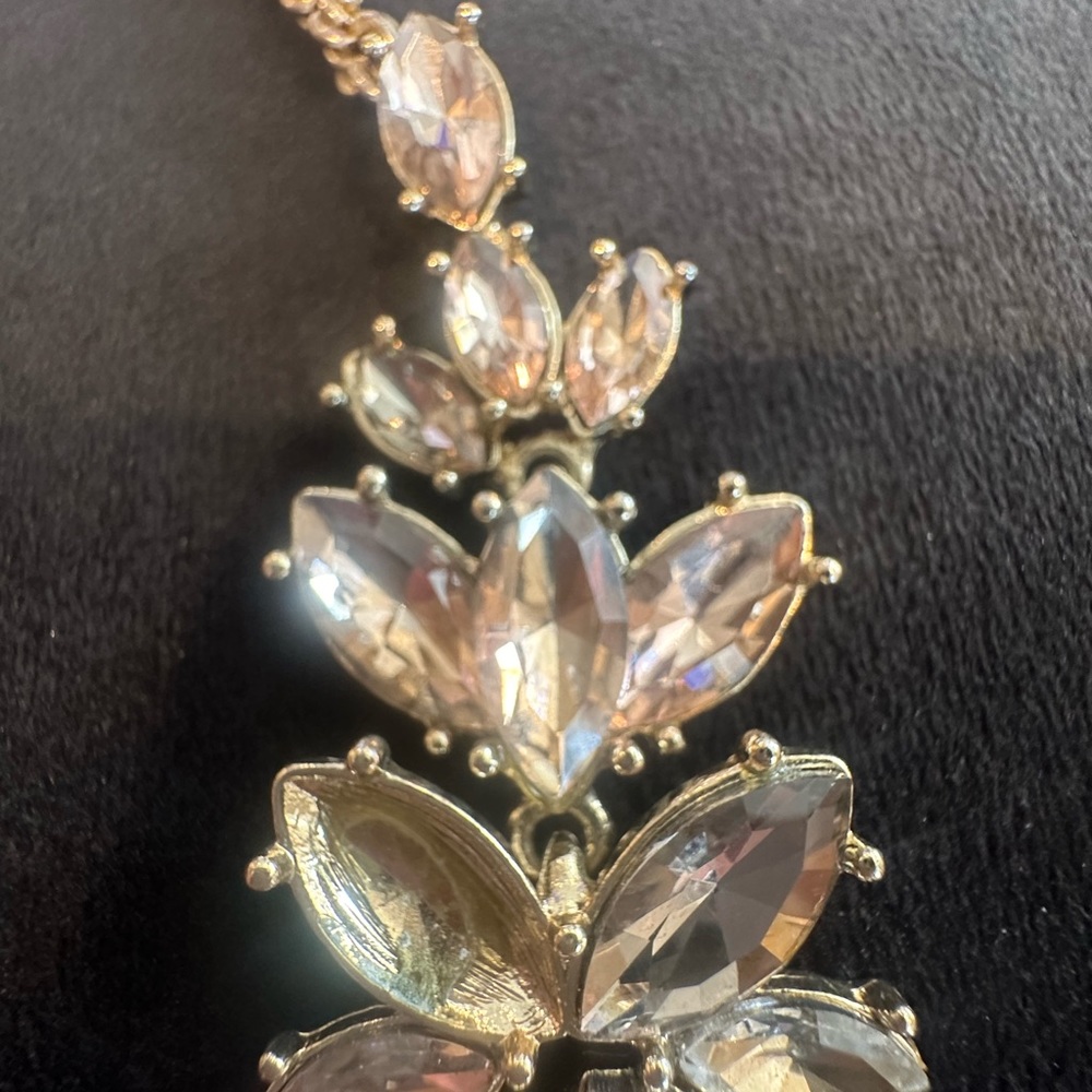 Banana Republic Gold Tone Jewel Flower 18" with 2" extender Necklace - Picture 3 of 3